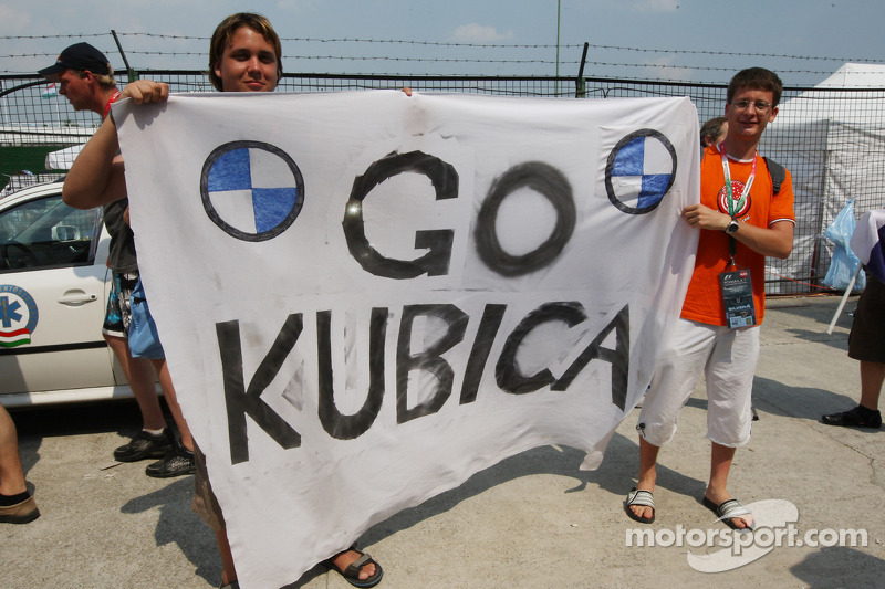 Kibice Roberta Kubicy