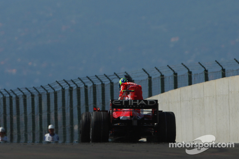 Felipe Massa, Scuderia Ferrari, F2008, suffers a mechanical failure while in the lead near the end o