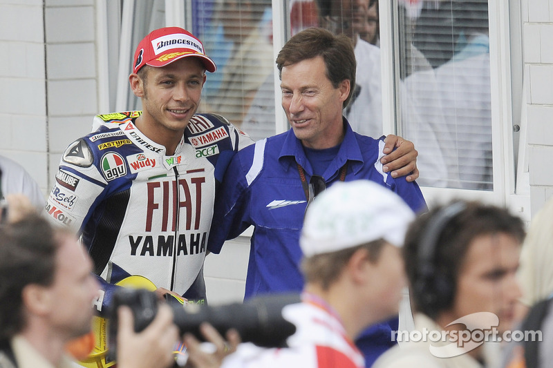 Ganador de la carrera Valentino Rossi celebra