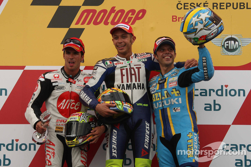 Podio: 1º Valentino Rossi, 2º Toni Elías, 3º Loris Capirossi