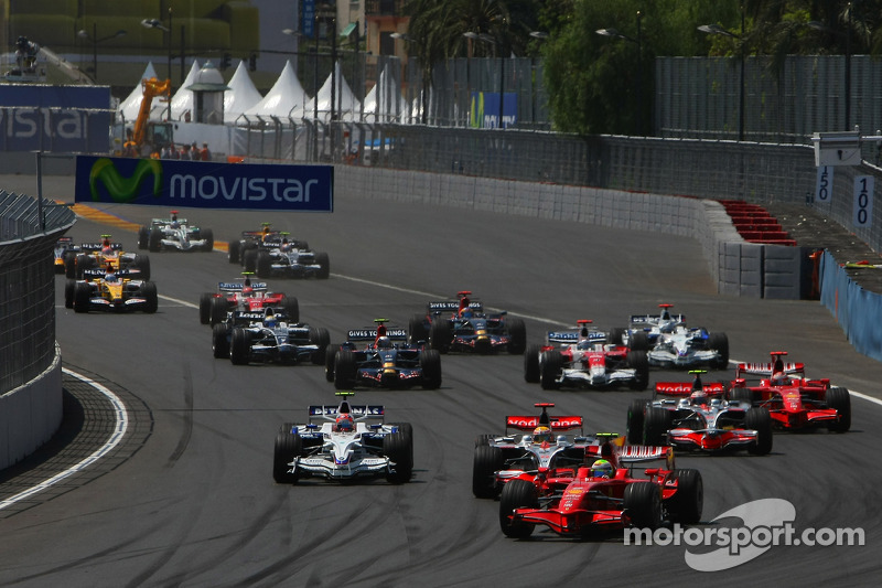 Start: Felipe Massa, Scuderia Ferrari, F2008 ve Lewis Hamilton, McLaren Mercedes, MP4-23