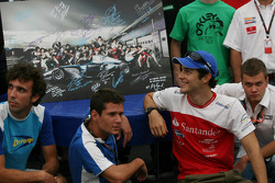 Pilotos da F1 e GP2 dão apoio à Gonzalo Rodriguez Memorial Foundation no motorhome da GP2