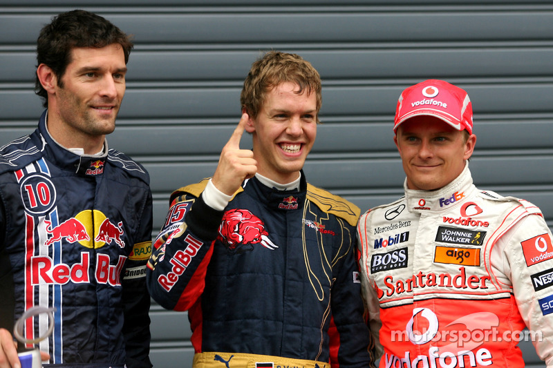 Polesitter Sebastian Vettel, tweede plaats Heikki Kovalainen, derde plaats Mark Webber