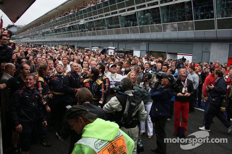 Scuderia Toro Rosso celebra la victoria de Vettel
