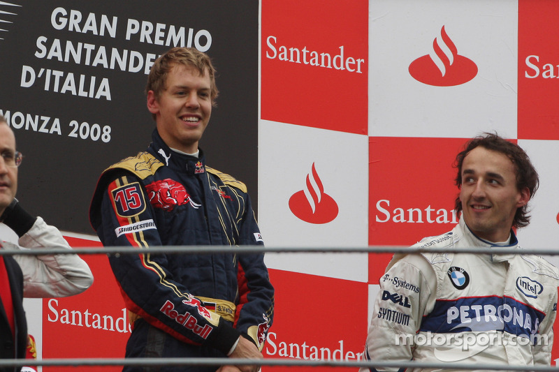 Podio: ganador de la carrera Sebastian Vettel y Robert Kubica el tercer lugar