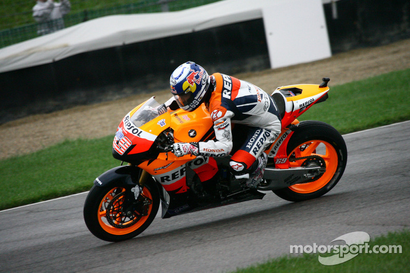2008: Repsol Honda, 6º no campeonato (155 pts), 2 pódios, 16 corridas