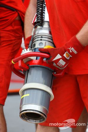 Scuderia Ferrari, refuelling