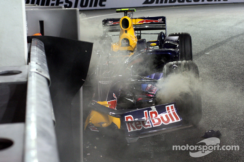 Mark Webber, Red Bull Racing wrecked car