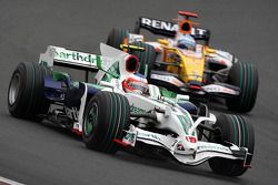 Rubens Barrichello, Honda Racing F1 Team, RA108 devant Fernando Alonso, Renault F1 Team, R28