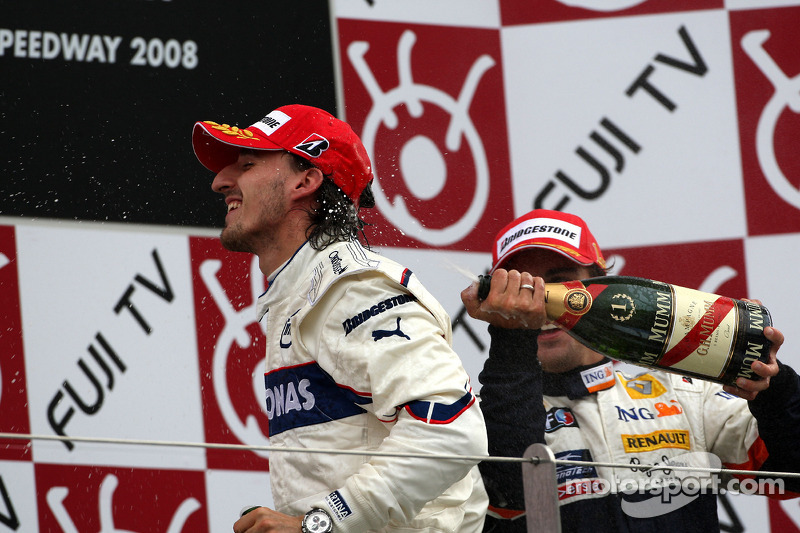 Podium: champagne for Robert Kubica and Fernando Alonso