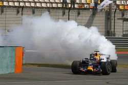 Mark Webber, Red Bull Racing stops after a engine blow and fire