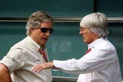 Alan Woollard, Bernie Ecclestone, Presidente y Director General de administración de Fórmula 1