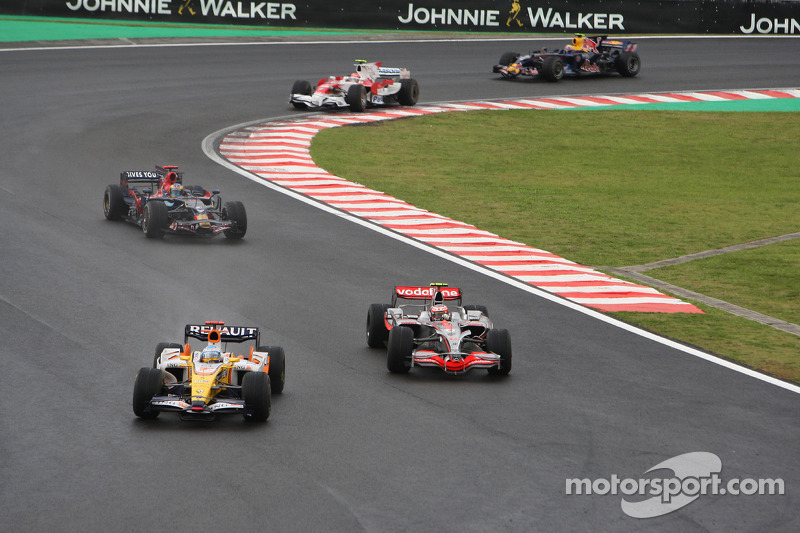 Fernando Alonso, Renault F1 Team y Heikki Kovalainen, McLaren Mercedes