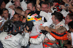 Campeón del Mundo F1 2008, Lewis Hamilton, celebrando