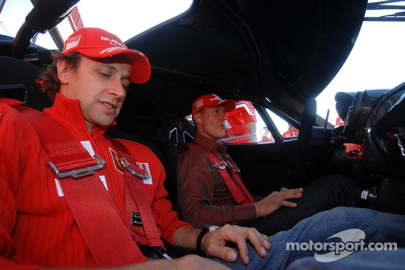 Sunday: Luca Badoer ve Michael Schumacher