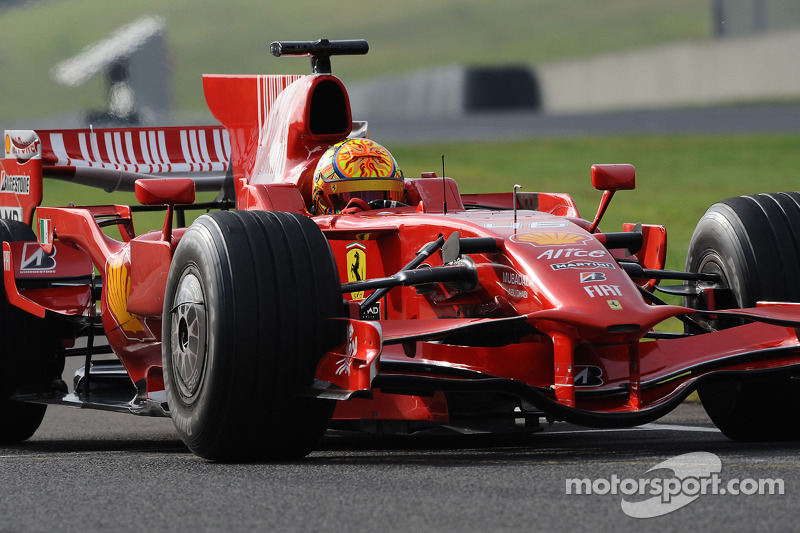 Valentino Rossi prueba el Ferrari F2008