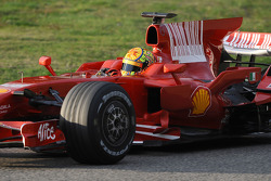 Valentino Rossi test ediyorFerrari F2008