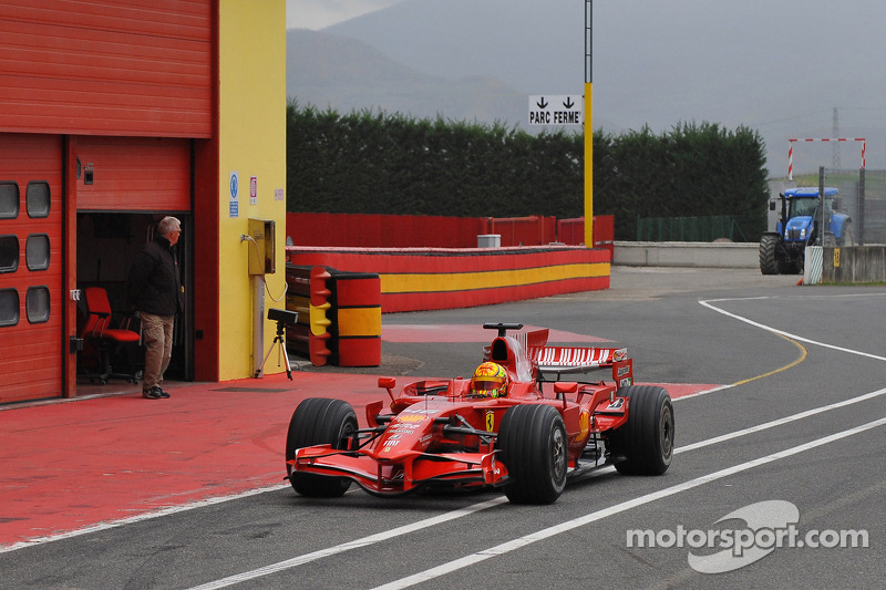 Valentino Rossi tests the Ferrari F2008