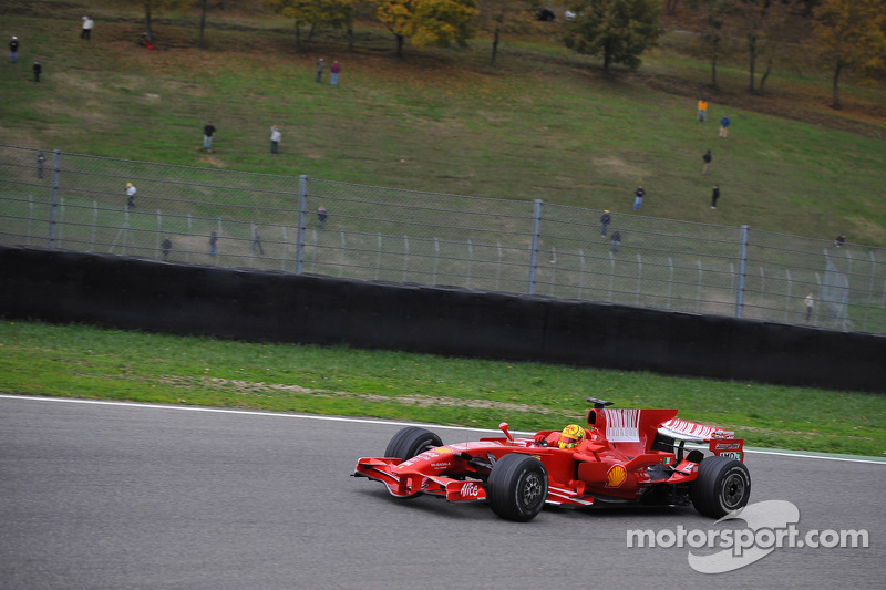 Valentino Rossi tests the Ferrari F2008