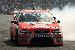 Jamie Whincup celebrates winning the 2008 championship