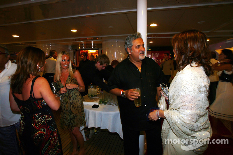 Dr Vijay Mallya Force India F1 Team Owner on the Fly ...