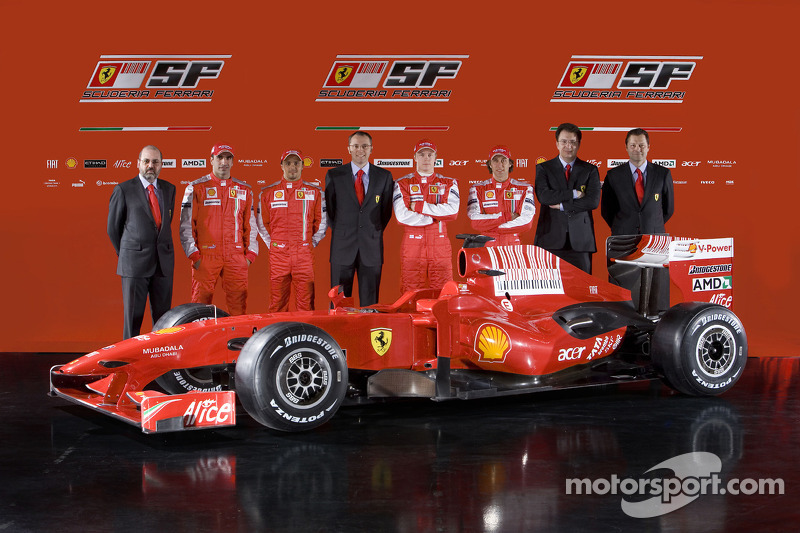 Diseñador en jefe Nicholas Tombazis, Marc Gene, Felipe Massa, director del equipo Ferrari Stefano Do