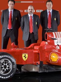 Designchef Nicholas Tombazis, Chef der Motorenentwicklung Gilles Simon; Chefdesigner Aldo Costa