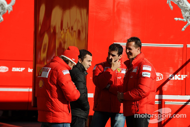 Luca Badoer, pilote d'essai  , Scuderia Ferrari avec Nicolas Todt, Manager of Felipe Massa, Marc Gene, pilote d'essai  , Scuderia Ferrari et Michael Schumacher