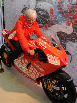 Берни Экклстоун на новом Ducati Desmosedici GP9