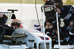 Robert Kubica après son premier tour d'installation, et Nick Heidfeld
