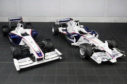 La BMW Sauber F1.09 (à gauche), la BMW Sauber F1.08 (à droite)