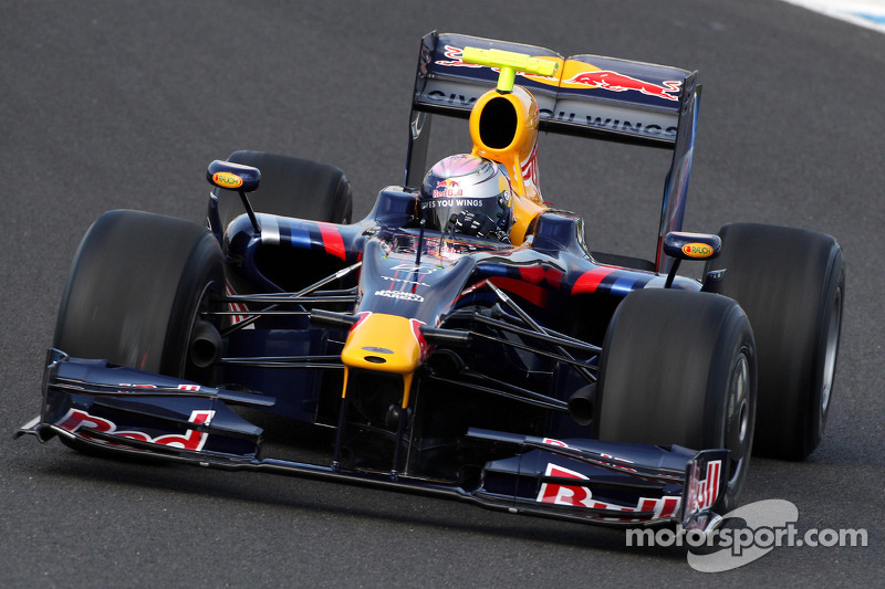 Sebastian Vettel test ediyoryeni Red Bull RB5