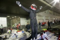 Le vainqueur Nico Hulkenberg célèbre sa victoire
