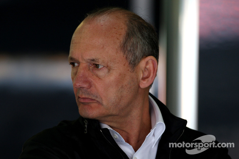 1 Mart 2009: Ron Dennis emekliye ayrıldı
