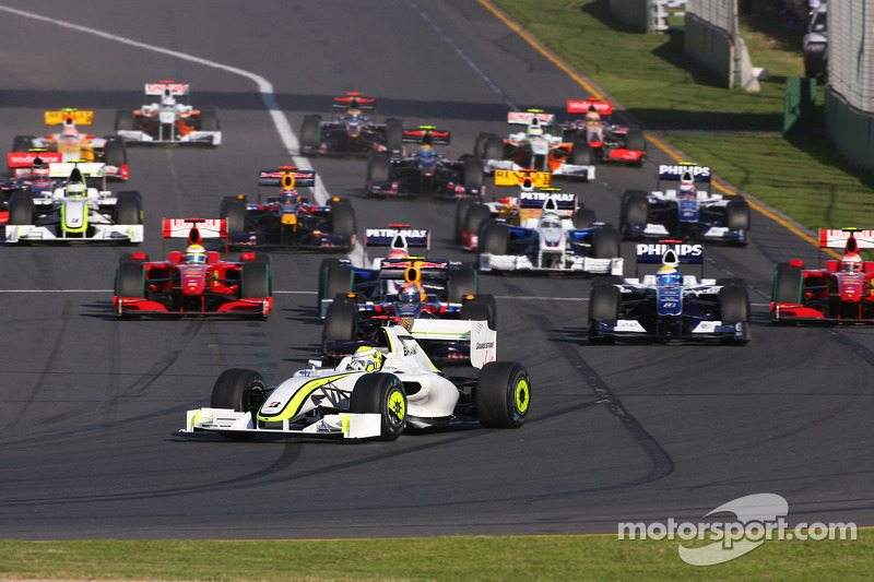 Start: Jenson Button, Brawn GP leads the field