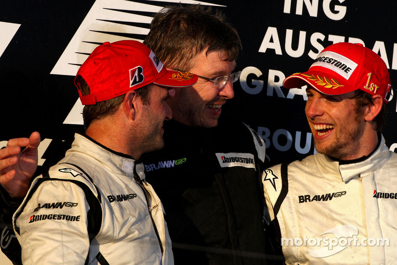 Podium: race winner Jenson Button, Brawn GP, second place Rubens Barrichello, Brawn GP, and Ross Brawn, Brawn Grand Prix Team Principal