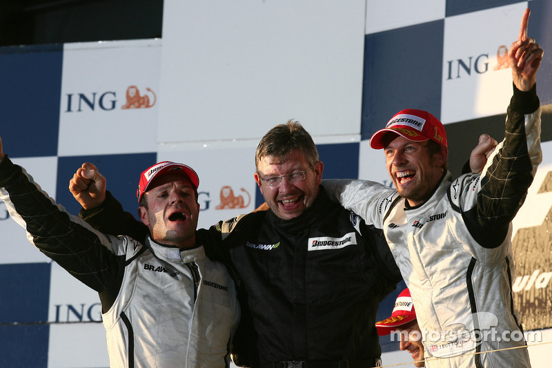 Podium: race winner Jenson Button, Brawn GP, second place Rubens Barrichello, Brawn GP, and Ross Bra