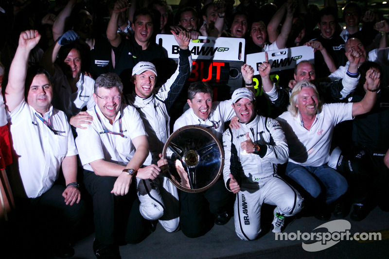 Ross Brawn, Brawn GP, Teamchef; Jenson Button, Brawn GP; Rubens Barrichello, Brawn GP; Richard Brans