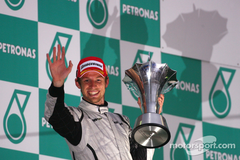 Podio: ganador de la carrera Jenson Button, Brawn GP