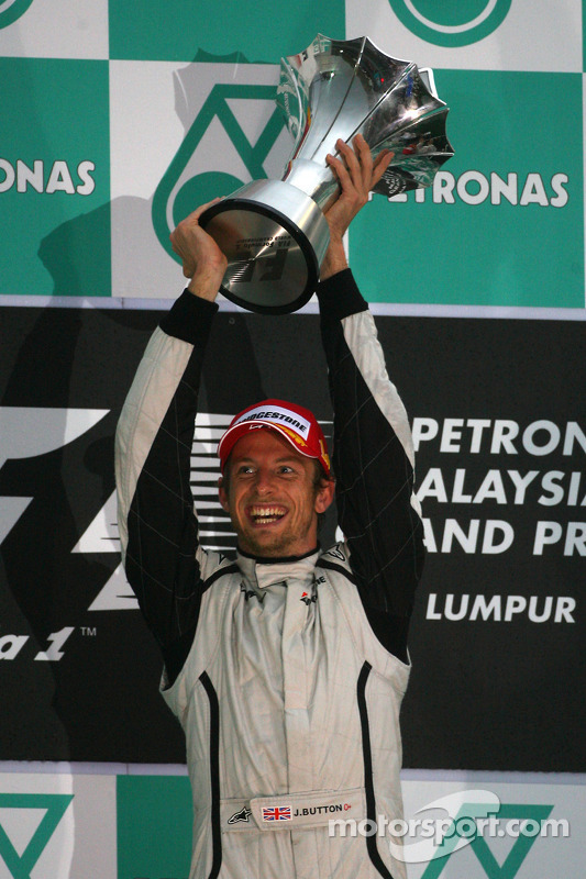 Podio: ganador de la carrera Jenson Button, Brawn GP
