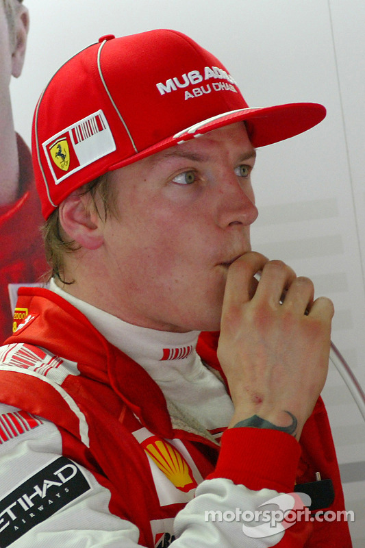 Na mesma etapa, Raikkonen protagonizou outra cena memorável. Uma chuva torrencial interrompeu a prova, que se tornou a quinta na história da F1 a ter sua pontuação reduzida pela metade, visto que não foi disputada em pelo menos 75% - os pilotos só fecharam 31 das 56 voltas previstas. Enquanto todos os competidores aguardavam no cockpit, as imagens oficiais mostraram o finlandês tomando um picolé nos boxes da Ferrari.