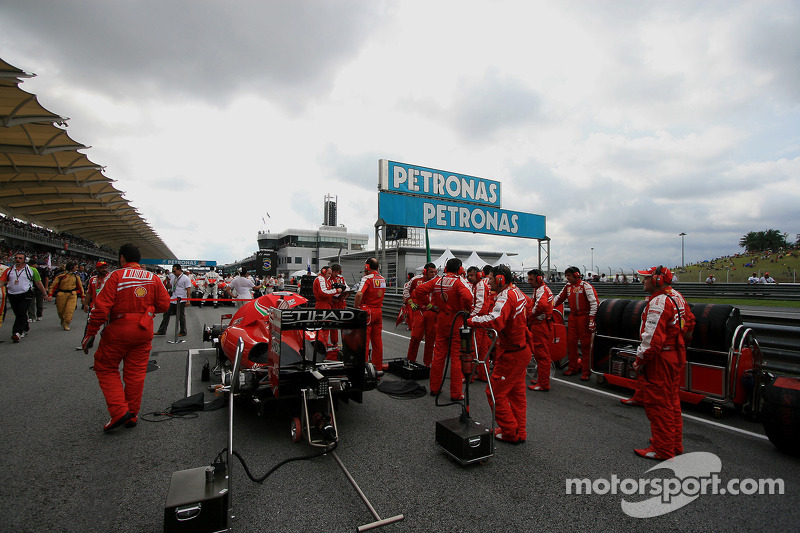 Ferrari mechanics