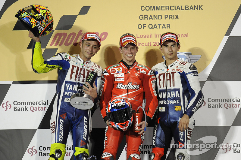 Podio: 1º Casey Stoner, 2º Valentino Rossi, 3º Jorge Lorenzo