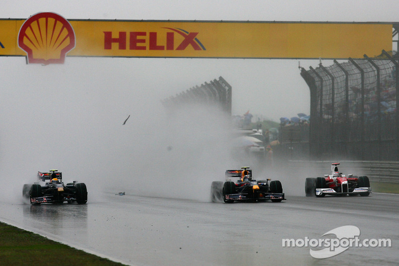 Accidente de Sebastien Buemi, Scuderia Toro Rosso y Sebastián Vettel, Red Bull Racing, Jarno Trulli,