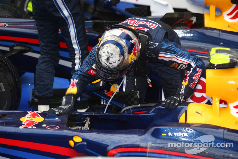 Ganador de la carrera Sebastian Vettel, Red Bull Racing, celebra