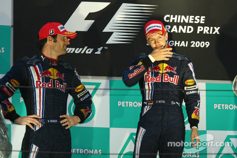 Podio: ganador de la carrera Sebastian Vettel, Red Bull Racing, segundo lugar Mark Webber, Red Bull
