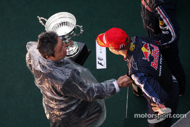 Podio: ganador de la carrera Sebastian Vettel, Red Bull Racing