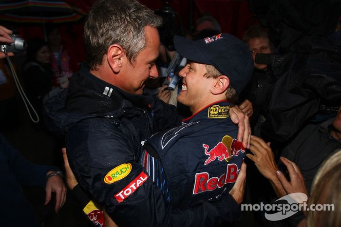 Ganador de la carrera Sebastian Vettel, Red Bull Racing celebra