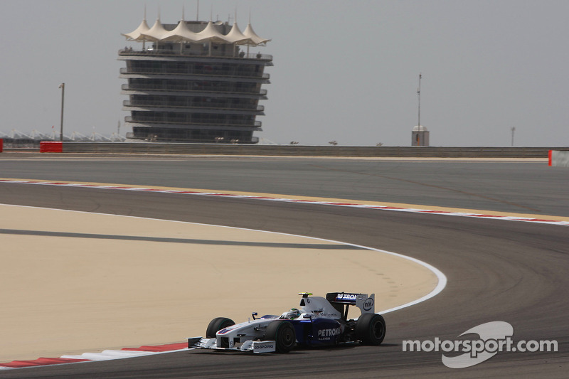И даже замкнувший протокол Ник Хайдфельд из BMW Sauber уступил лучшему результату менее полутора секунд