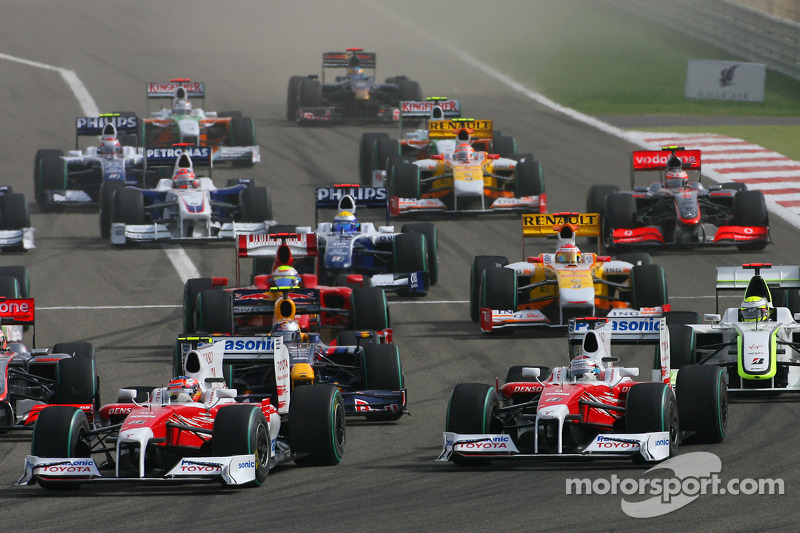 Start: Timo Glock, Toyota F1 Team ve Jarno Trulli, Toyota Racing lead field
